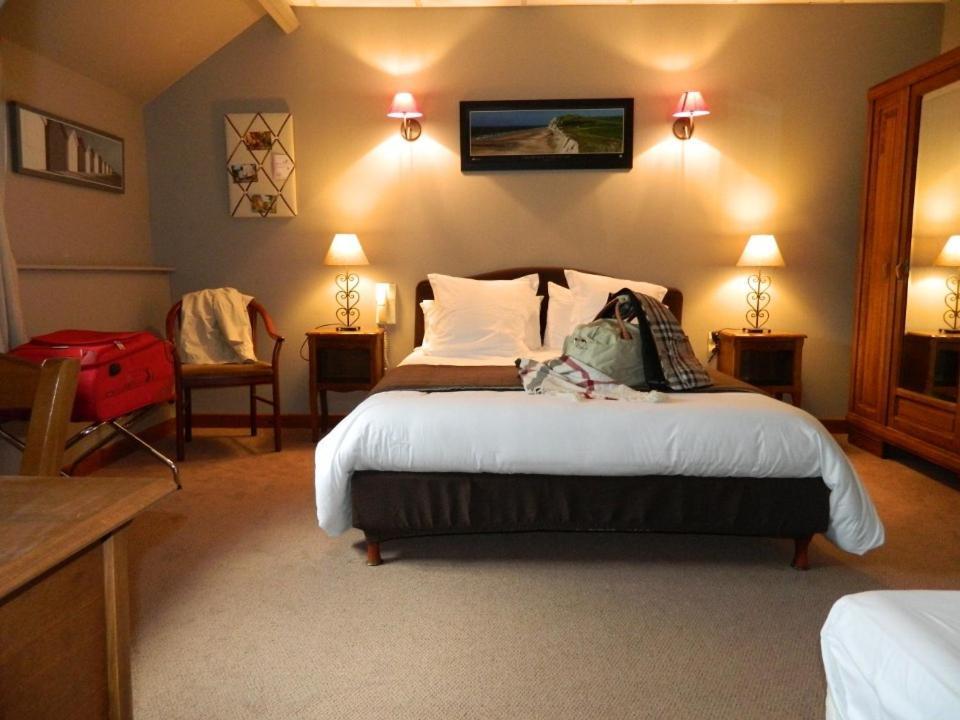 Logis - Auberge Du Colombier Guines Room photo